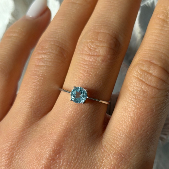 925 Sterling Silver Blue Topaz Ring Size 9