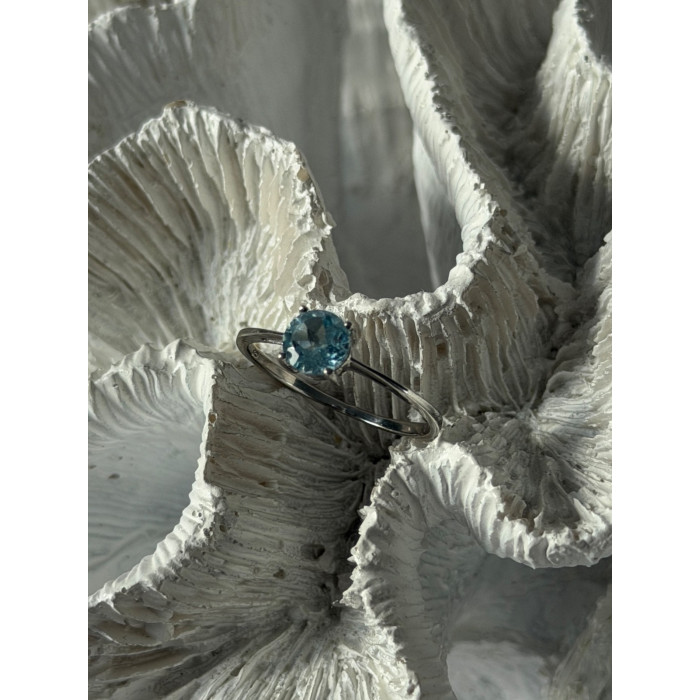 925 Sterling Silver Blue Topaz Ring Size 9