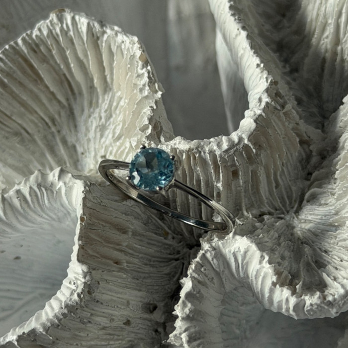 925 Sterling Silver Blue Topaz Ring Size 9