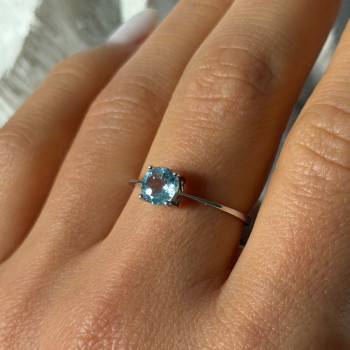 925 Sterling Silver Blue Topaz Ring Size 9