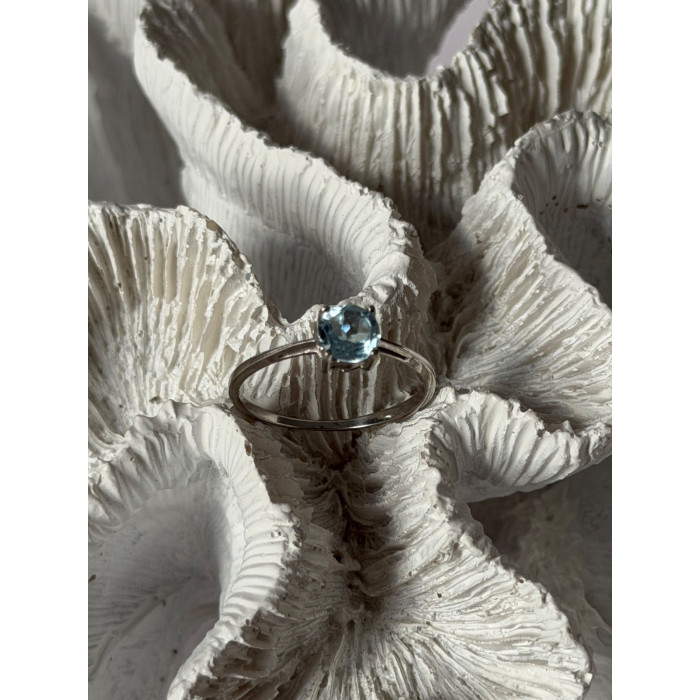 925 Sterling Silver Blue Topaz Ring Size 9