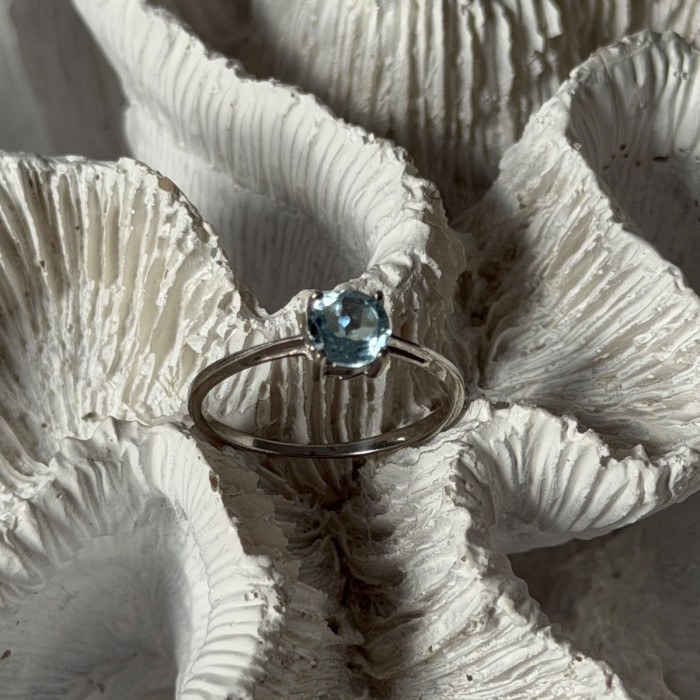 925 Sterling Silver Blue Topaz Ring Size 9