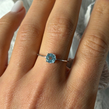 925 Sterling Silver Blue Topaz Ring Size 9