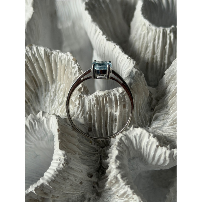 925 Sterling Silver Blue Topaz Ring Size 9