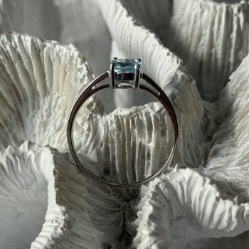 925 Sterling Silver Blue Topaz Ring Size 9