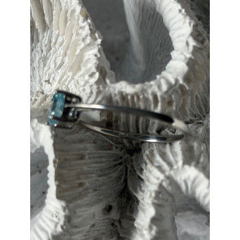 925 Sterling Silver Blue Topaz Ring Size 9