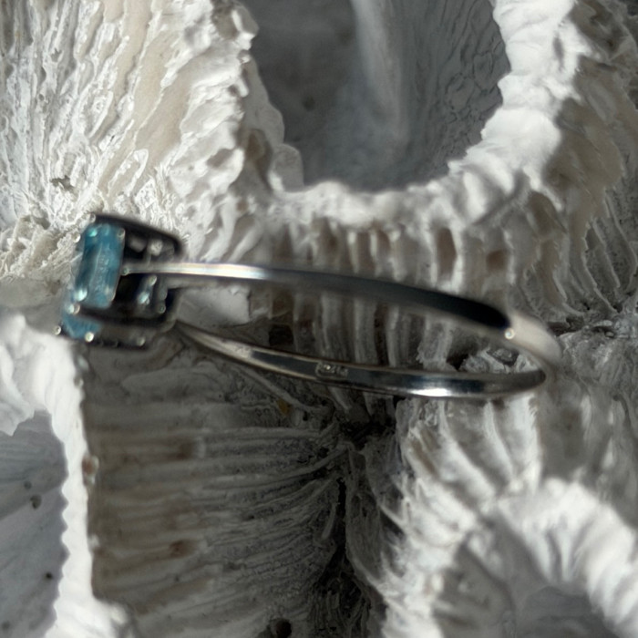 925 Sterling Silver Blue Topaz Ring Size 9