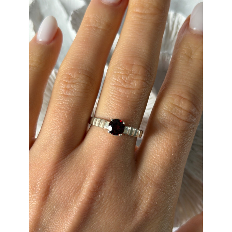 925 Sterling Silver Garnet Ring Size 9