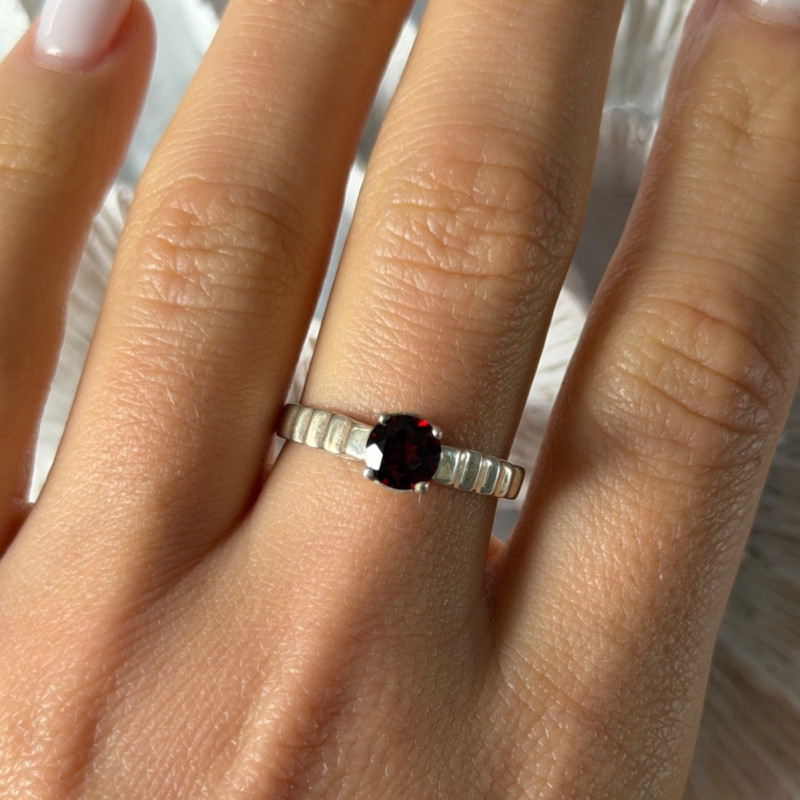 925 Sterling Silver Garnet Ring Size 9