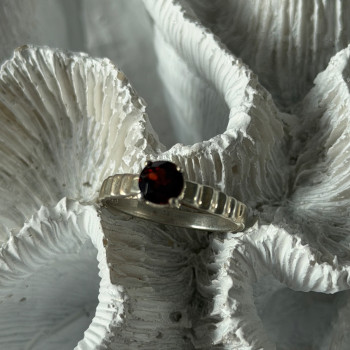 925 Sterling Silver Garnet Ring Size 9