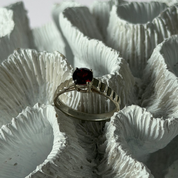925 Sterling Silver Garnet Ring Size 9