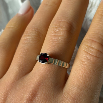 925 Sterling Silver Garnet Ring Size 9