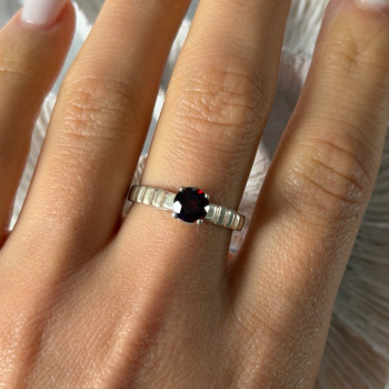 925 Sterling Silver Garnet Ring Size 9