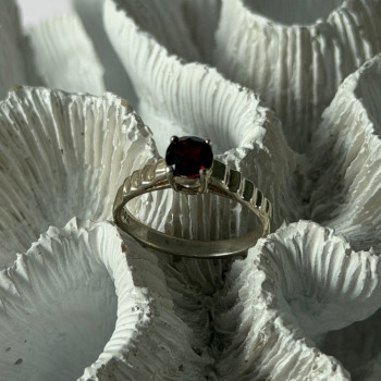 925 Sterling Silver Garnet Ring Size 9