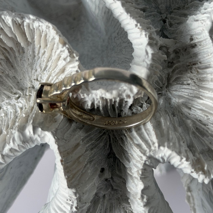925 Sterling Silver Garnet Ring Size 9