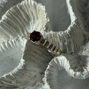 925 Sterling Silver Garnet Ring Size 9