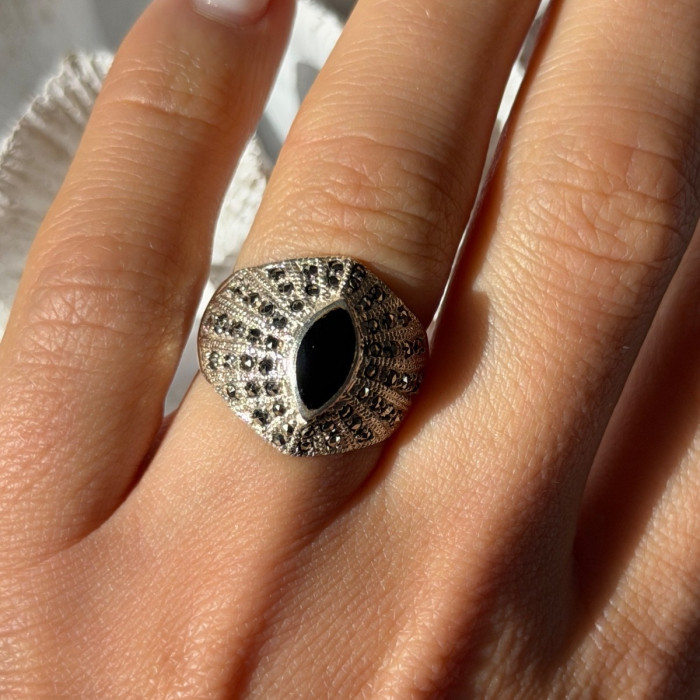 925 Sterling Silver Onyx & Marcasite Ring Size 6.5