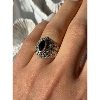 925 Sterling Silver Onyx & Marcasite Ring Size 6.5
