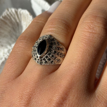 925 Sterling Silver Onyx & Marcasite Ring Size 6.5