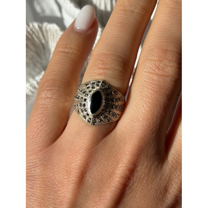 925 Sterling Silver Onyx & Marcasite Ring Size 6.5