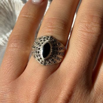 925 Sterling Silver Onyx & Marcasite Ring Size 6.5