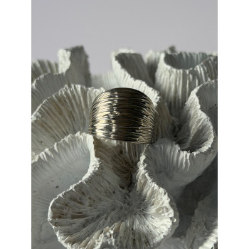 Elegant Design 925 Sterling Silver Ring Size 8