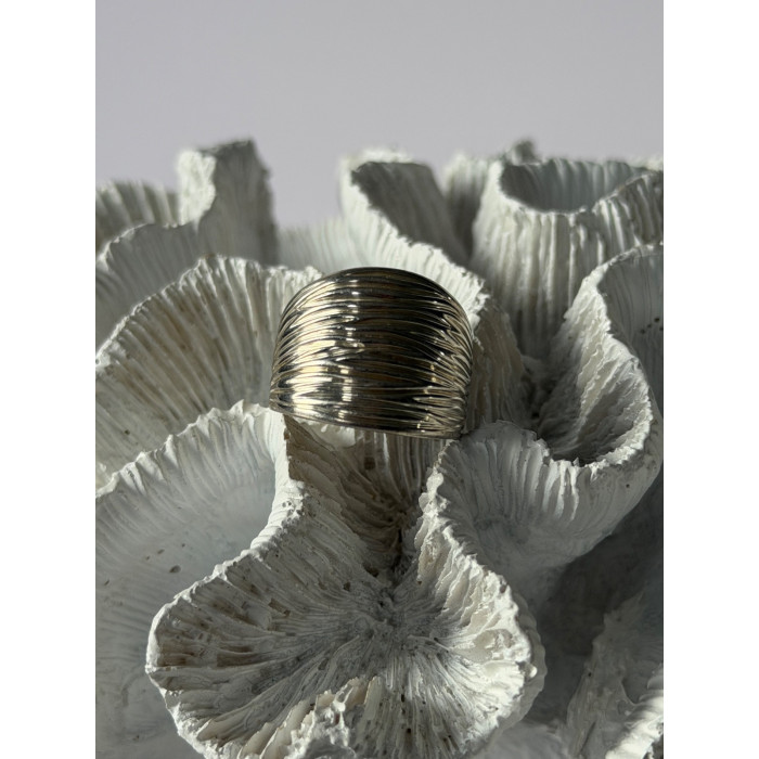 Elegant Design 925 Sterling Silver Ring Size 8