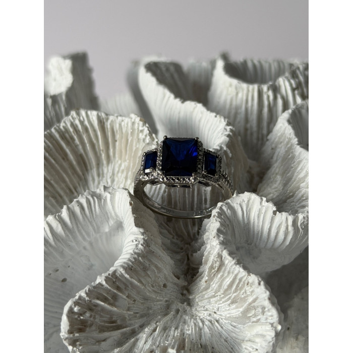 Beautiful 925 Sterling Silver Sapphire Ring Size 7