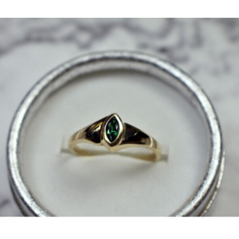 14K YELLOW GOLD EMERALD RING SIZE 10.5