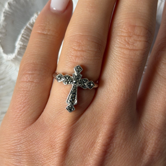 925 Sterling Silver Cross Marcasite Ring Size 7