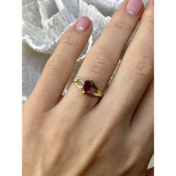 10K Yellow Gold Ruby & Diamonds Ring Size 7