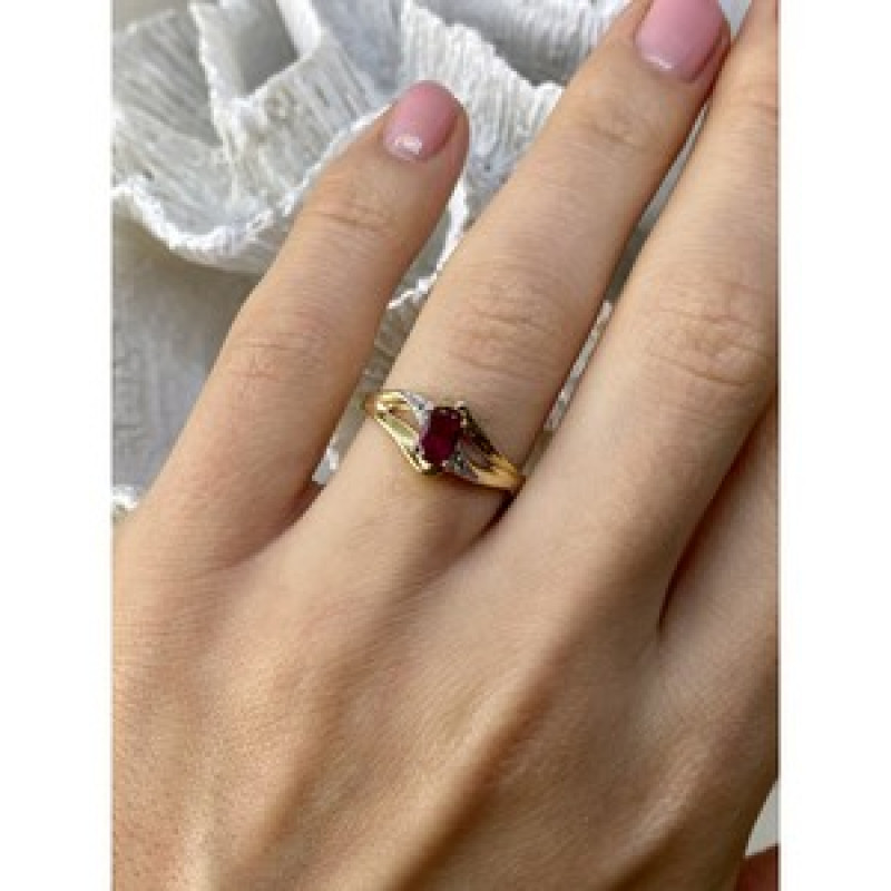 10K Yellow Gold Ruby & Diamonds Ring Size 7