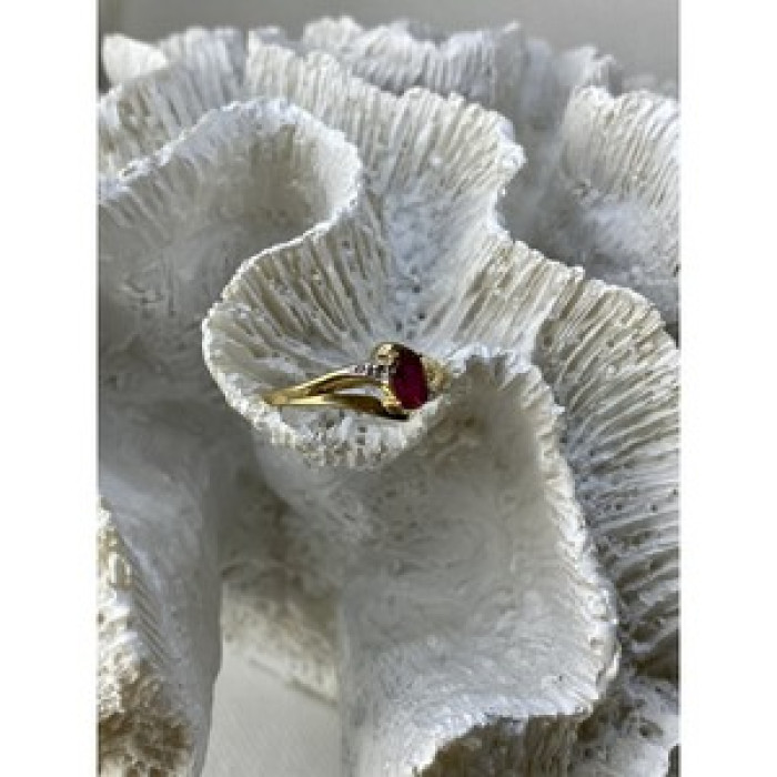 10K Yellow Gold Ruby & Diamonds Ring Size 7
