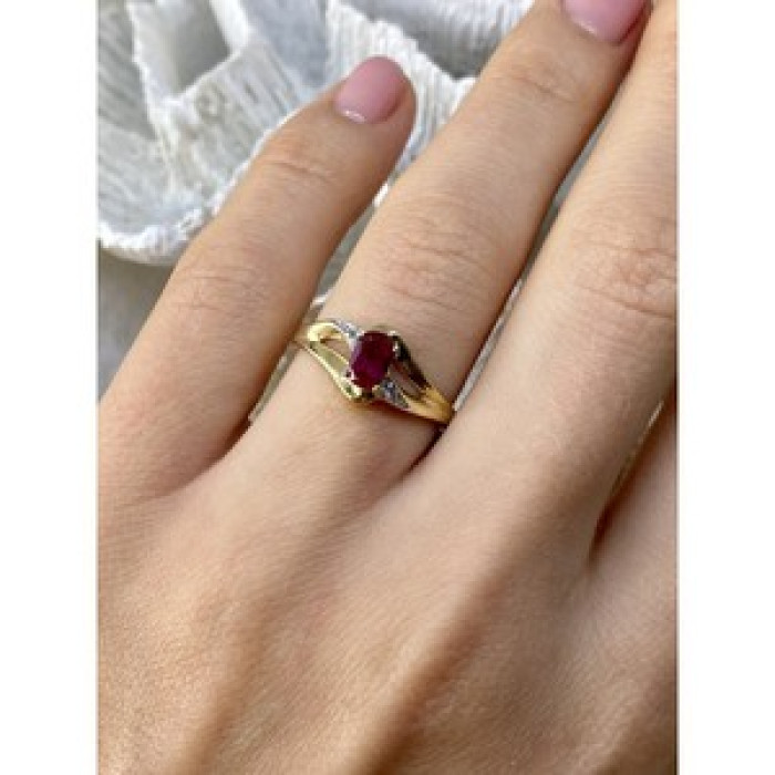10K Yellow Gold Ruby & Diamonds Ring Size 7
