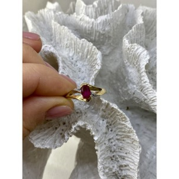 10K Yellow Gold Ruby & Diamonds Ring Size 7