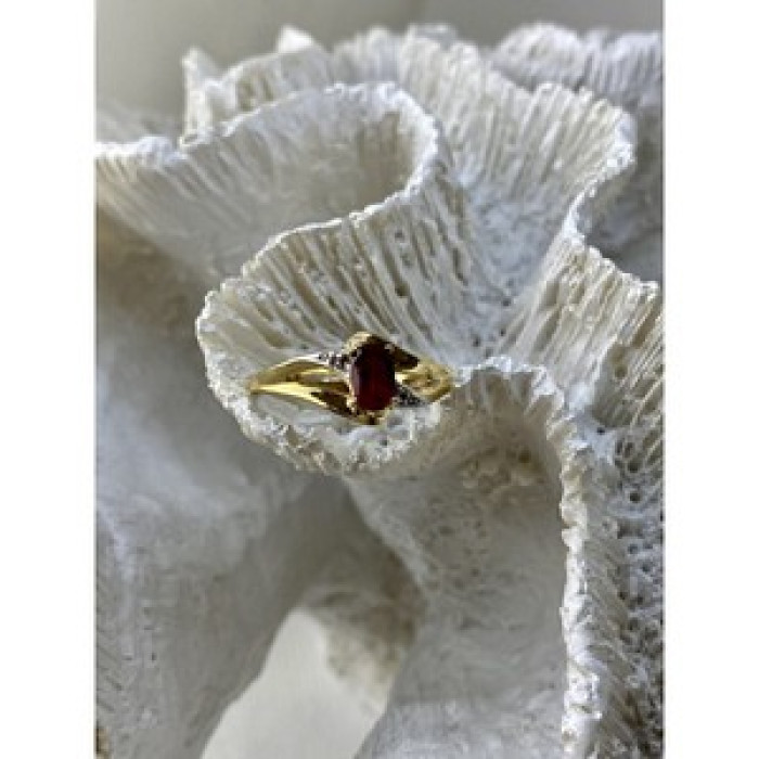 10K Yellow Gold Ruby & Diamonds Ring Size 7