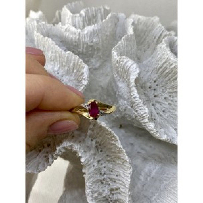 10K Yellow Gold Ruby & Diamonds Ring Size 7
