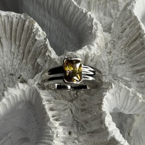 Elegant 925 Sterling Silver Citrine Ring Size 5