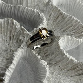Elegant 925 Sterling Silver Citrine Ring Size 5