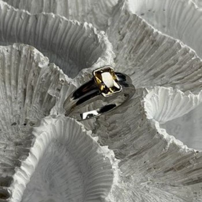 Elegant 925 Sterling Silver Citrine Ring Size 5