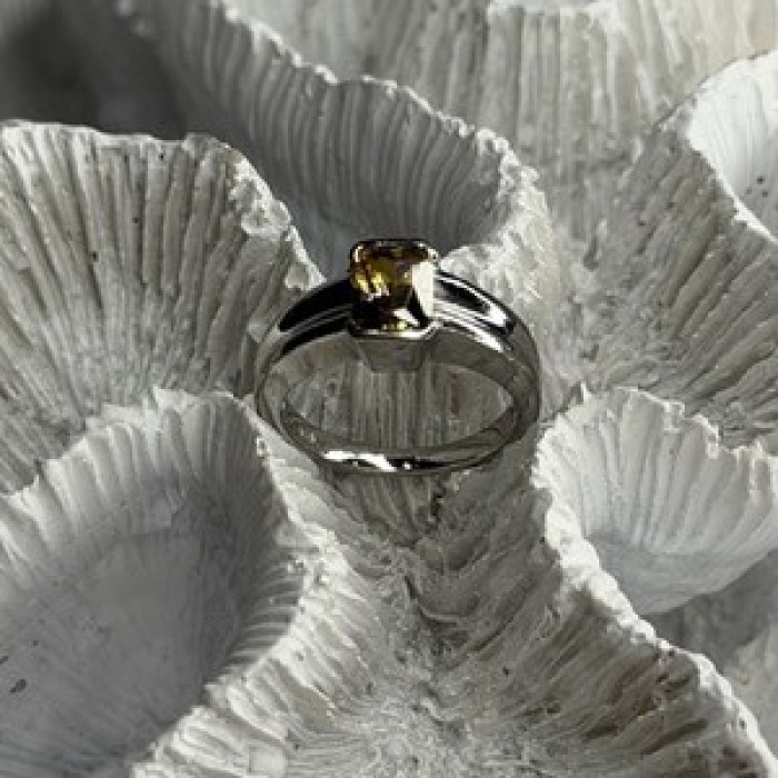 Elegant 925 Sterling Silver Citrine Ring Size 5