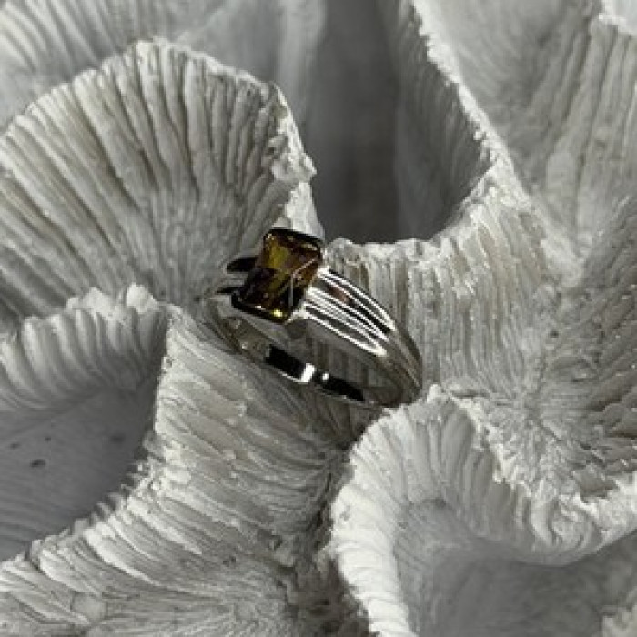 Elegant 925 Sterling Silver Citrine Ring Size 5