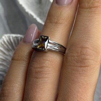 Elegant 925 Sterling Silver Citrine Ring Size 5