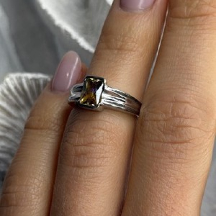 Elegant 925 Sterling Silver Citrine Ring Size 5