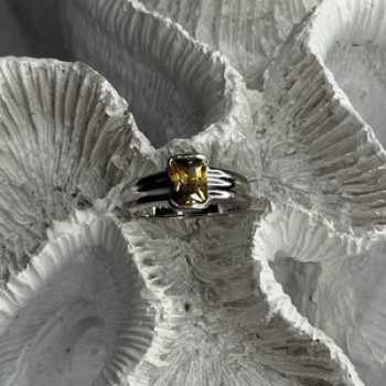 Elegant 925 Sterling Silver Citrine Ring Size 5
