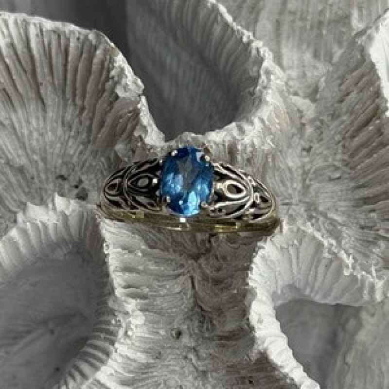 925 Sterling Silver Blue Topaz Ring Size 8
