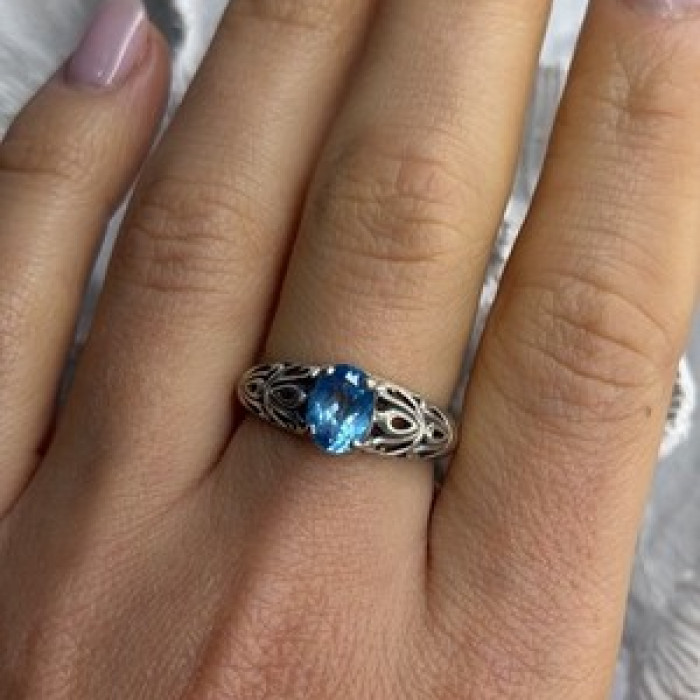925 Sterling Silver Blue Topaz Ring Size 8