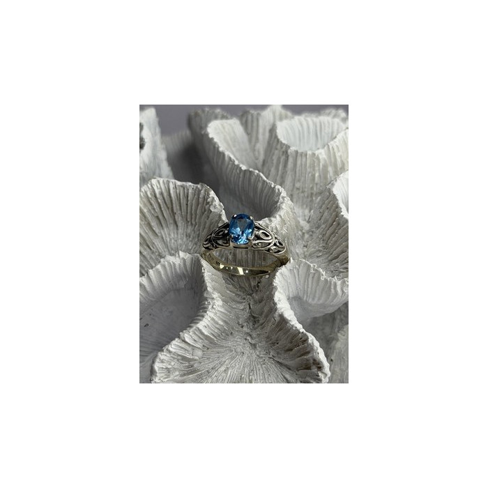 925 Sterling Silver Blue Topaz Ring Size 8