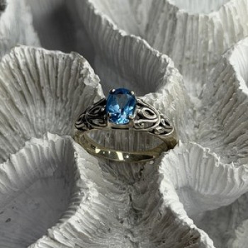 925 Sterling Silver Blue Topaz Ring Size 8