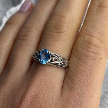925 Sterling Silver Blue Topaz Ring Size 8